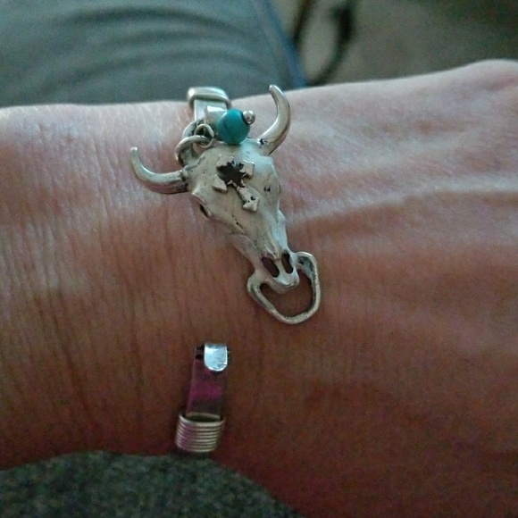 Cow Skull w/Cross Clasp Bracelet - Picture 4 of 6